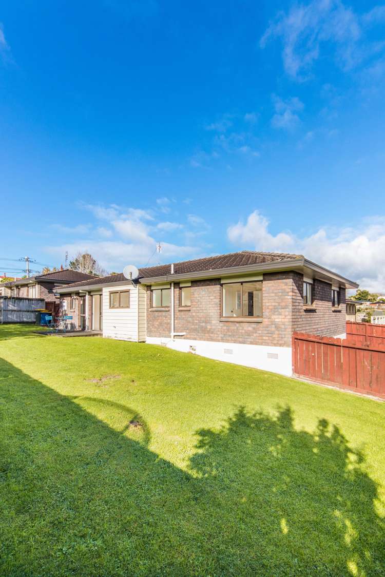 2/111 Sturges Road Henderson_18