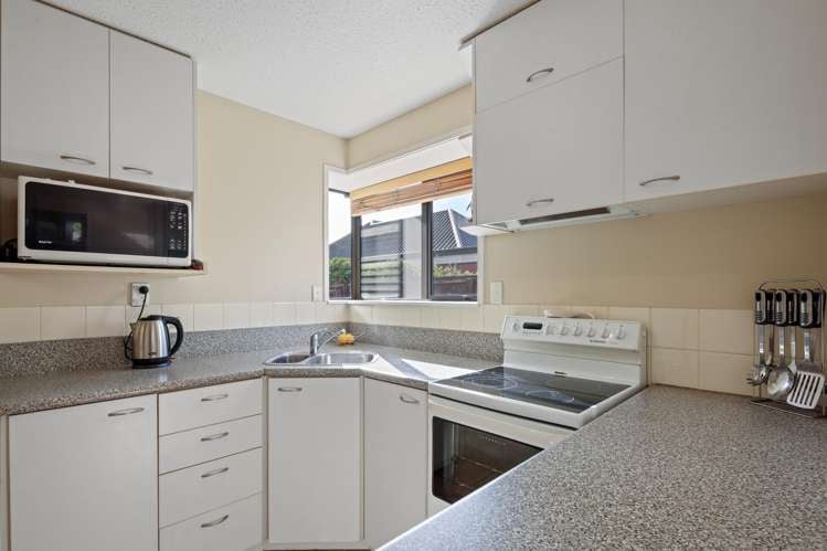 2/4 Gatonby Place_3