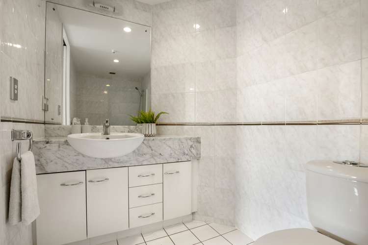 1b/27 George Street Newmarket_32