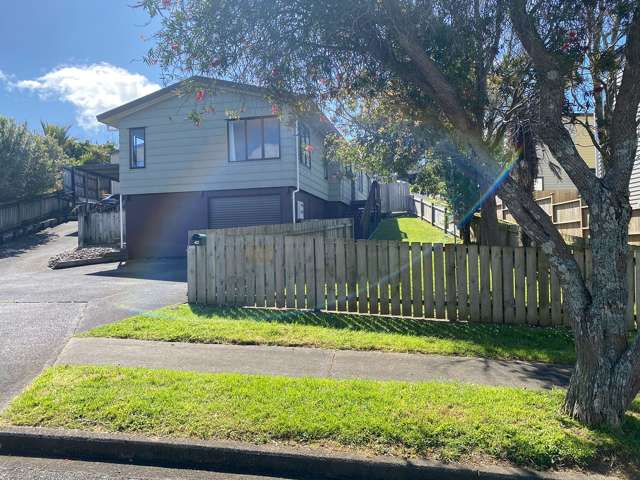 Charming 3BR Home in Botany Downs