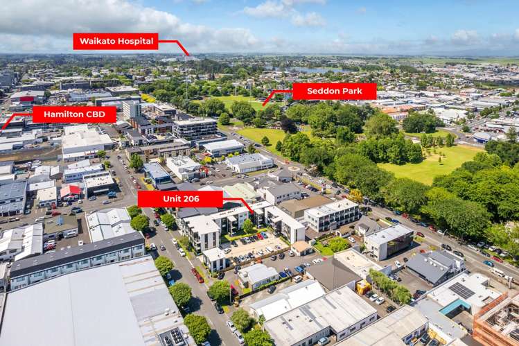 206/17 Vialou Street Hamilton Central_9