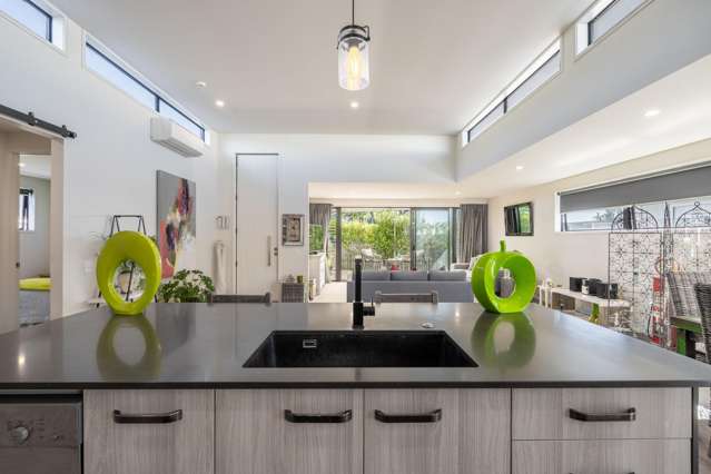 Easy Care Living Near Shops and Beach