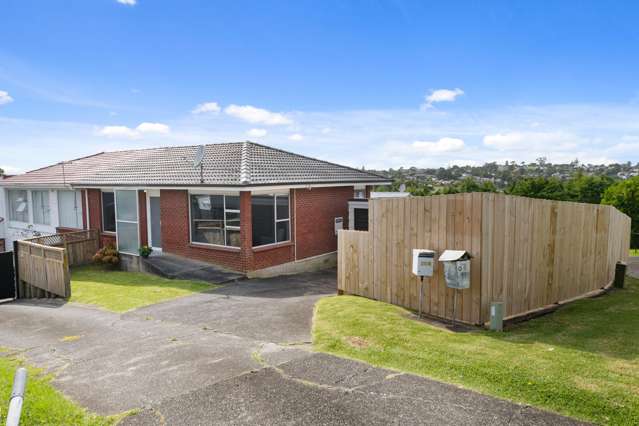 Walk to Howick village, single level Brick