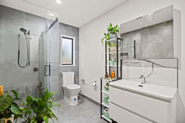 2/64A Cutts Road Russley_6