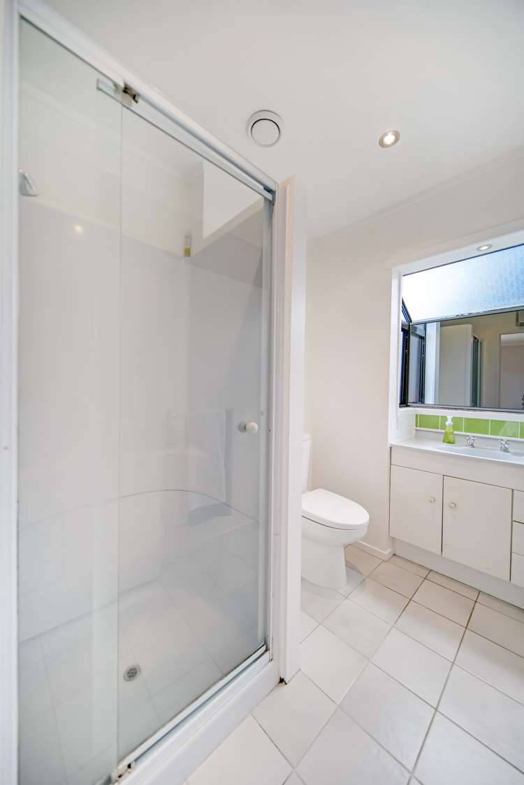 2/47 Headcorn Place Botany Downs_13