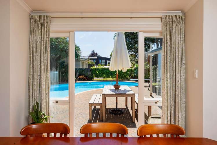 707 & 707B New North Road Mount Albert_15