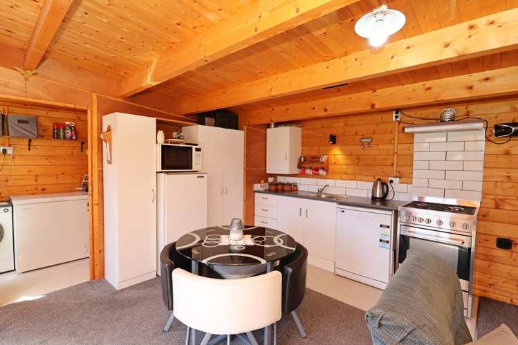 13 Danube Road Winton Surrounds_6