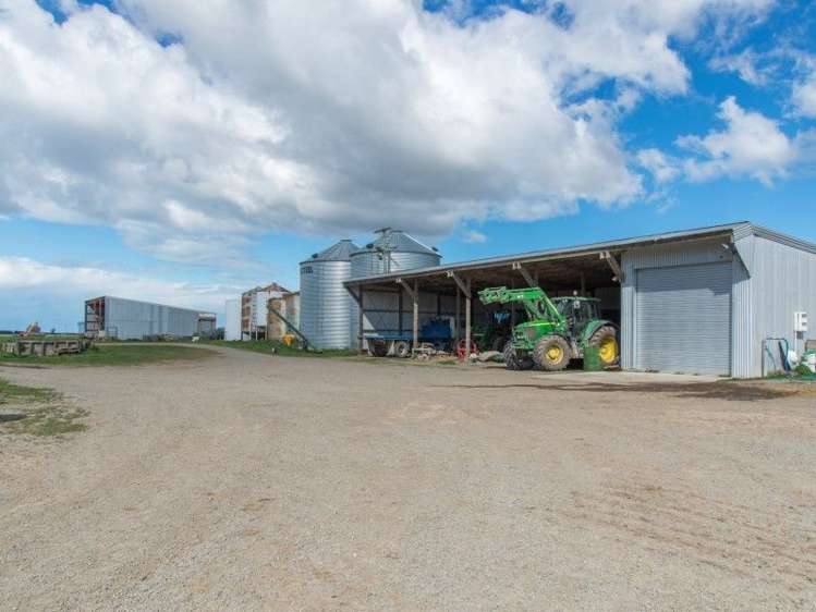 1152 Dromore Hatfield Road Chertsey_15