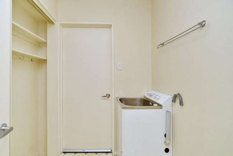 2c Hilton Drive Amberley_17