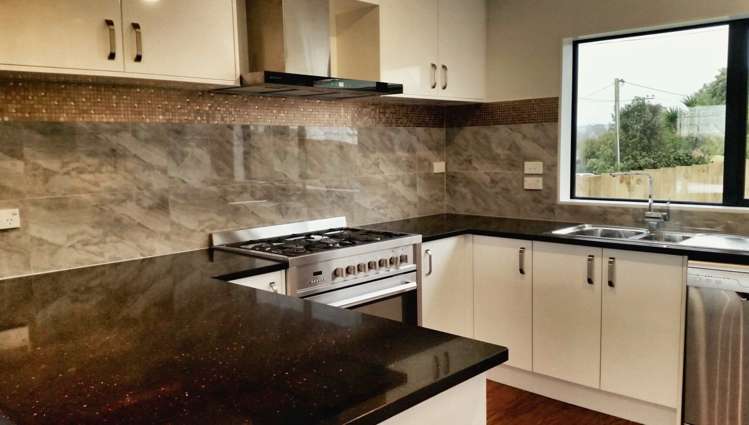 12a Hepburn Road Glendene_3