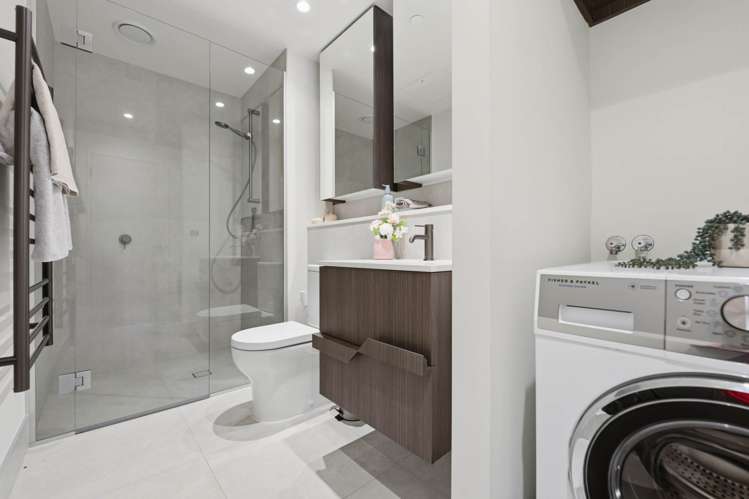 2801/10 Commerce Street City Centre_19