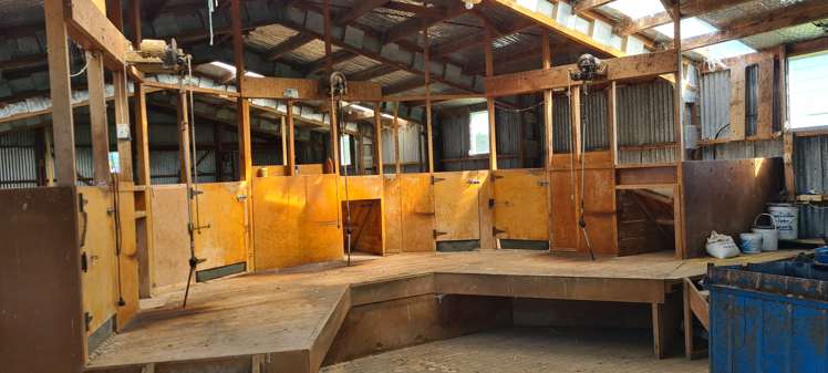 357 Middle Road Gore Surrounds_5