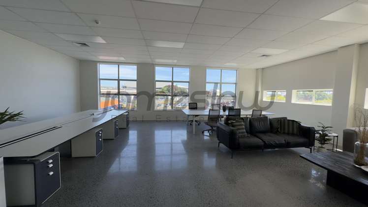 Level 2/Suite 3/20 Augustus Terrace City Centre_5