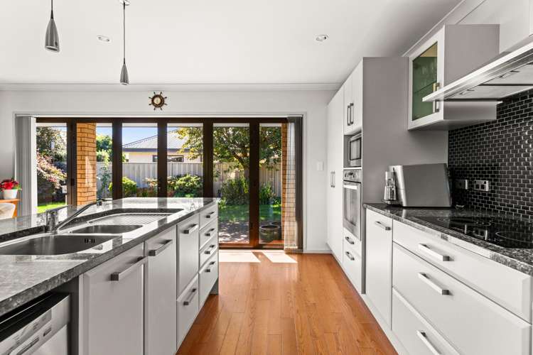 207 Frimley Oaks Frimley_3