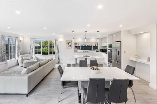 9 Strathmore Gardens Burwood_2