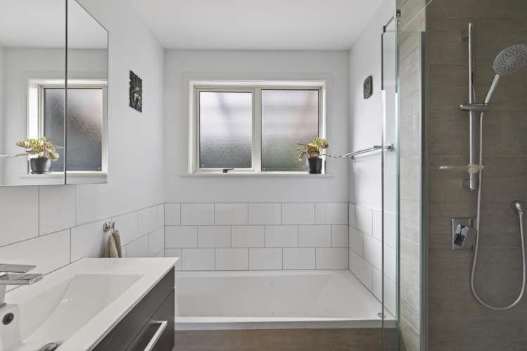 25 Waiwera Place Merrilands_10