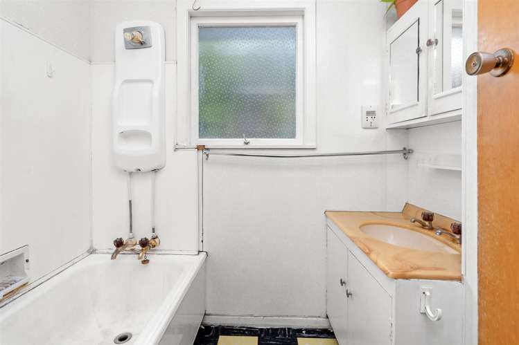 5 Adams Place Kamo_13