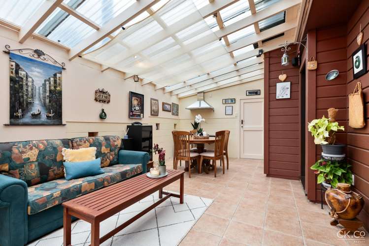 239a Whites Line East Waiwhetu_11