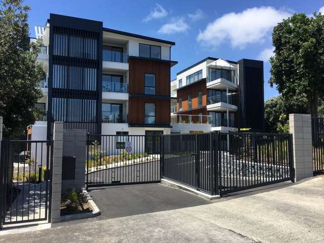 TRENDY APARTMENT - POOL AND BBQ AREA