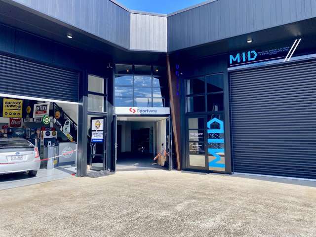 Trade/Industrial unit with modern office