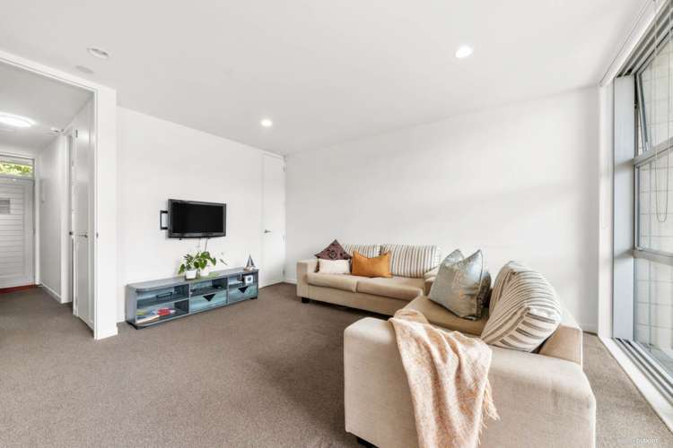 13 Bickerton Way Flat Bush_4