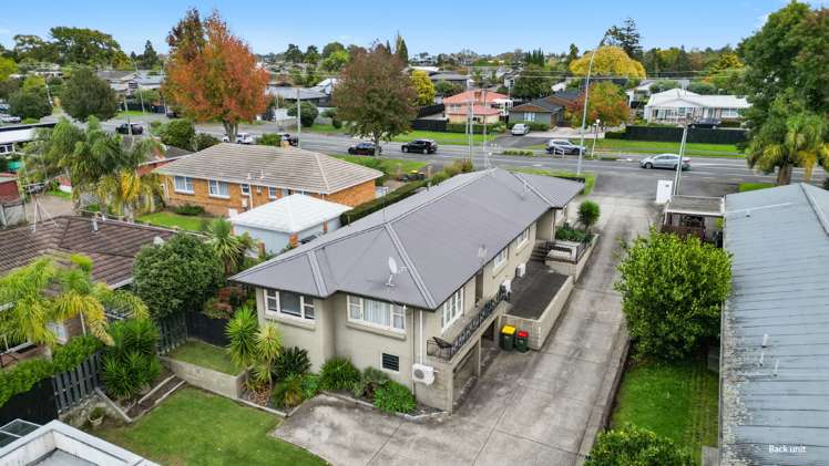 744 River Road Chartwell_14