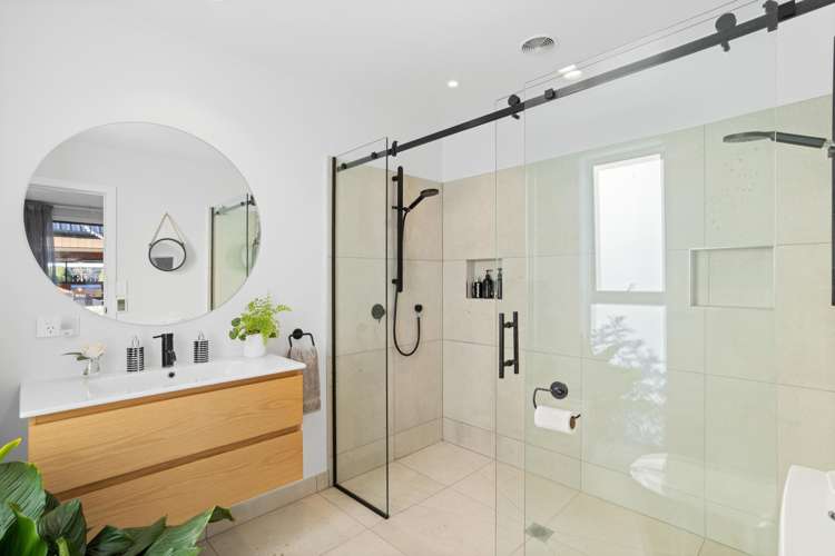12 Spitfire Drive Burleigh_22