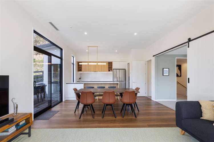 11 Round Hill Rise Cracroft_5