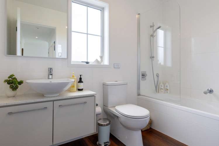 49 Chateau Crescent Rangatira Park_19