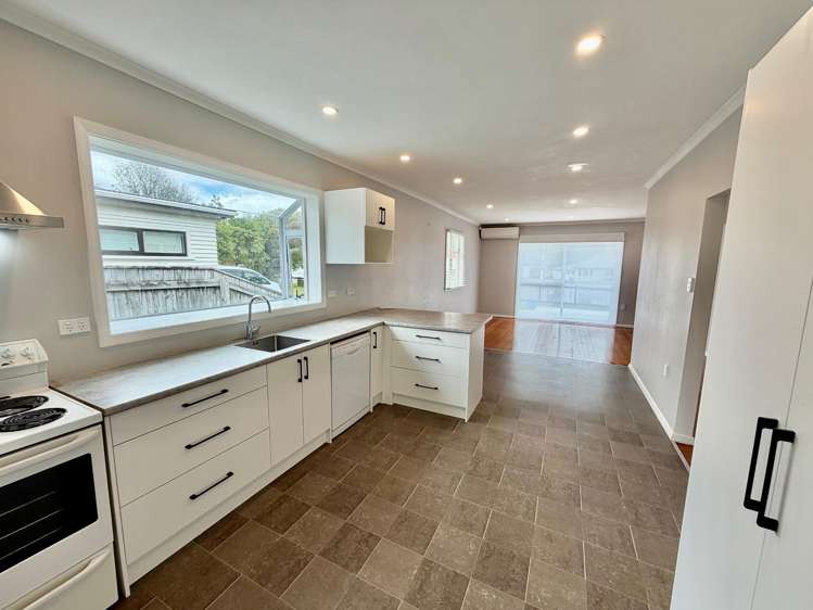  105 Main Road Wainuiomata_2