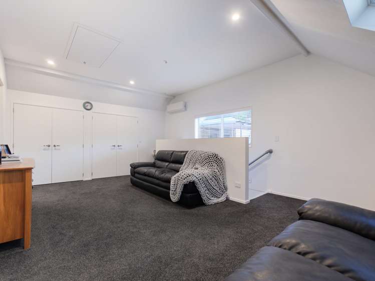 6 Saville Place Pyes Pa_24