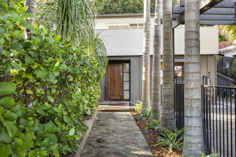 52 The Circle Manly_24