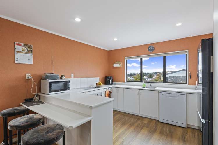 8a Walmer Grove Bell Block_16