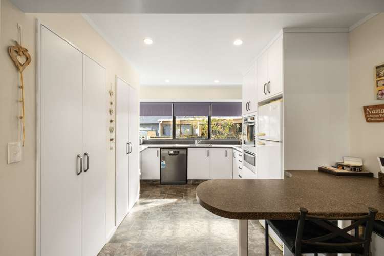 20 Essendon Court Glenview_4