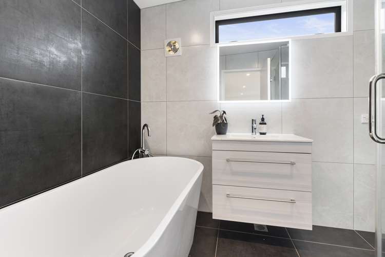 65 Vandeleur Avenue Birkdale_12