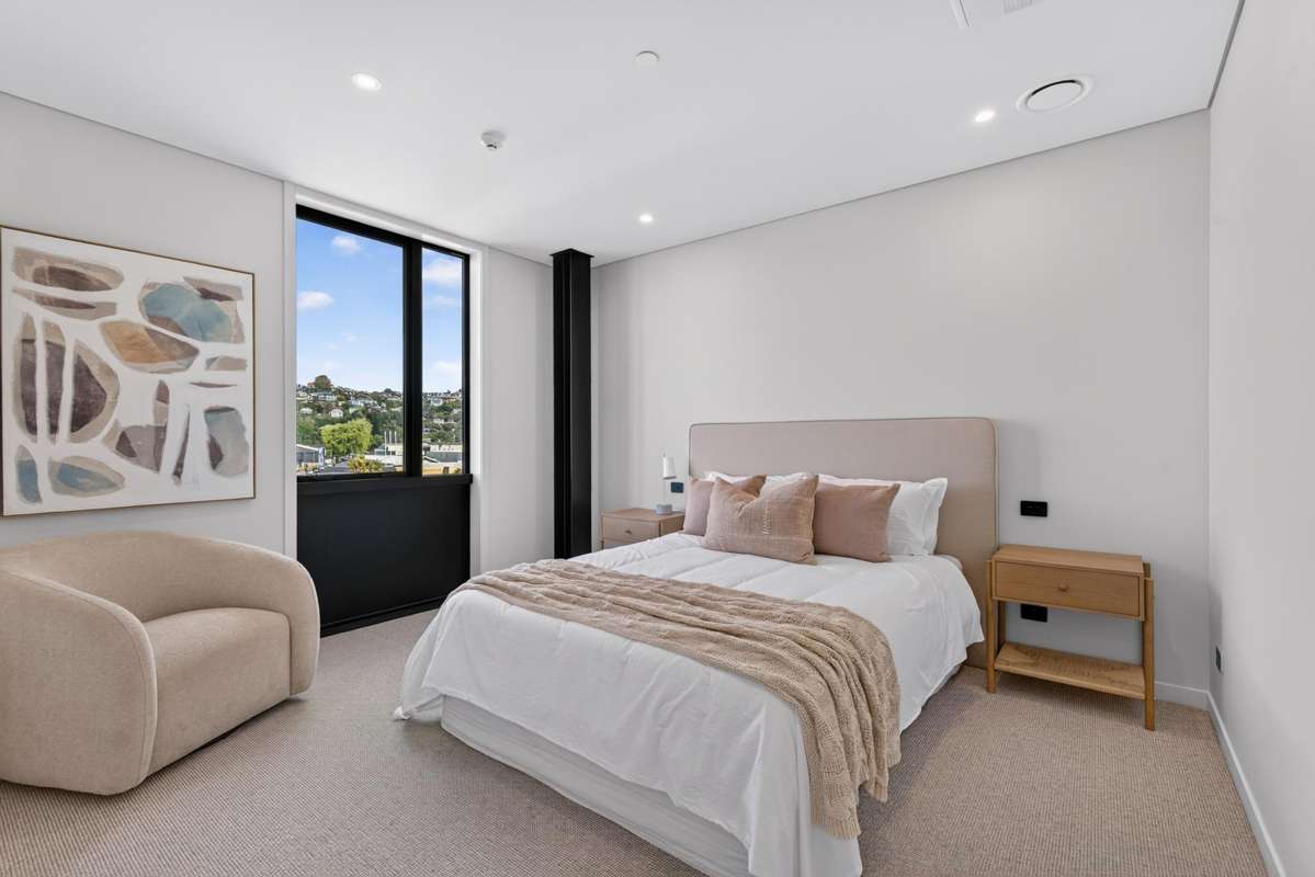 Hill View Collection, Customs Quay_4