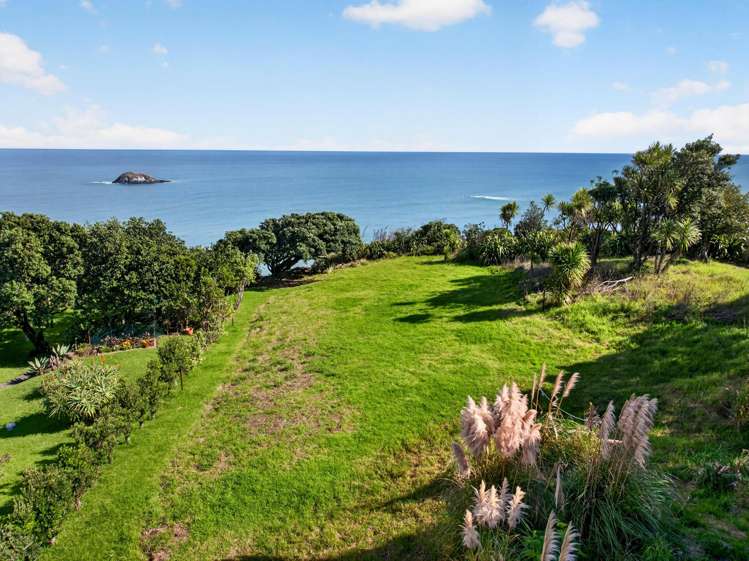 9 Ngatira Road Muriwai Beach_9