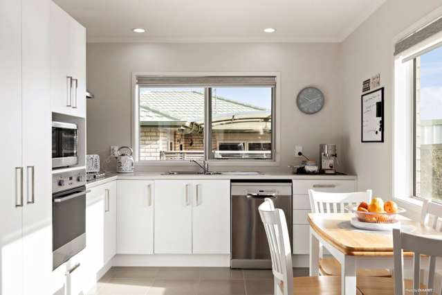 No.16 Amberley Park Village