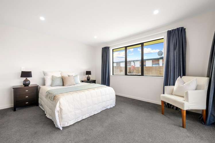 2 Rennie Place The Pines Beach_14