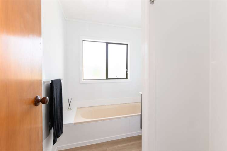 2/38 Leo Street Glen Eden_19