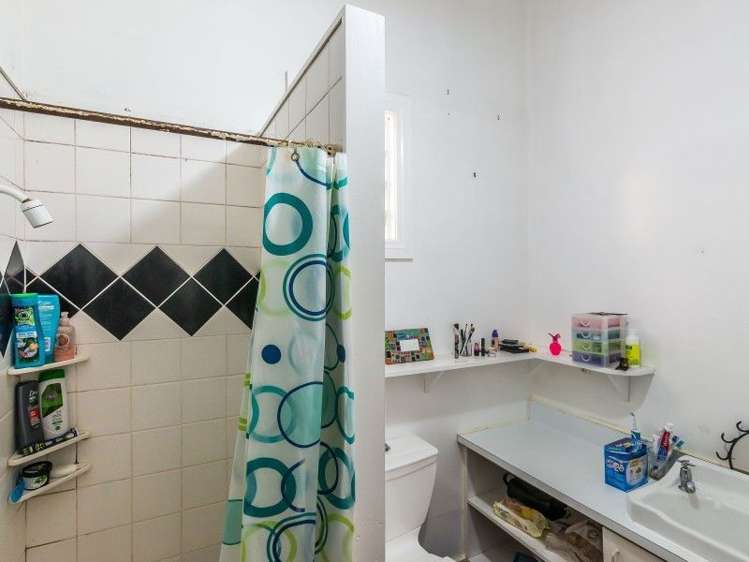 6 Russell Terrace Newtown_12