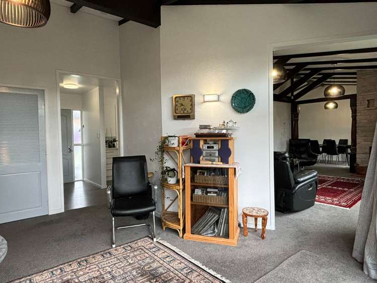 102a Titirangi Road New Lynn_10