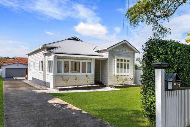 MUCH-LOVED VILLA ON FULL SECTION!