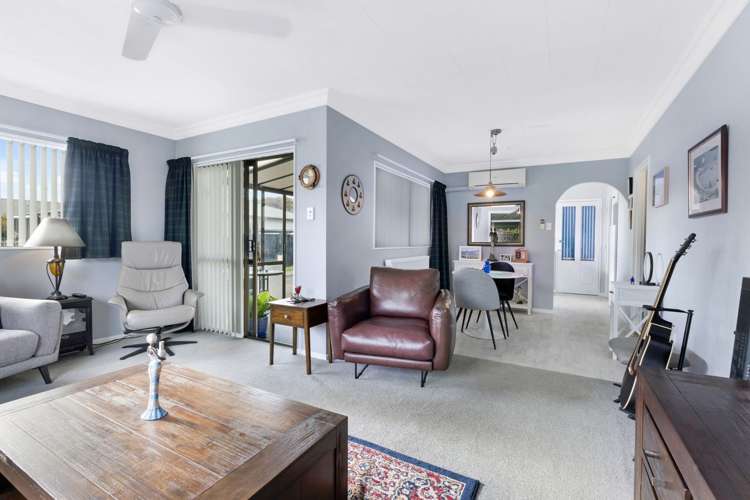 2/14 Burns Street Westown_12