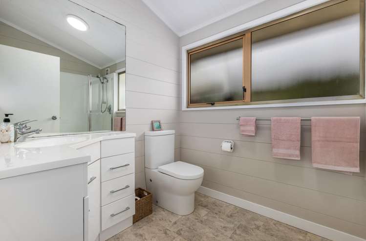 10 Spey Place Papakowhai_8