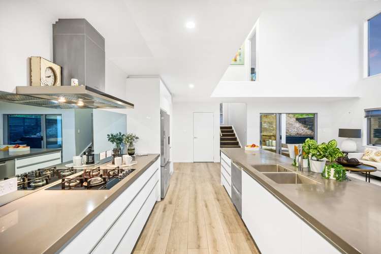 8 Tuatini Place Long Bay_11