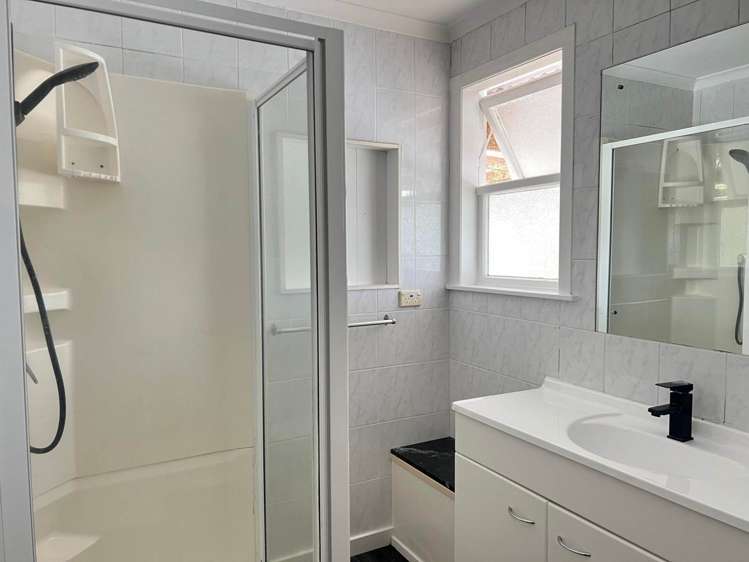 9 Golf Road New Lynn_11