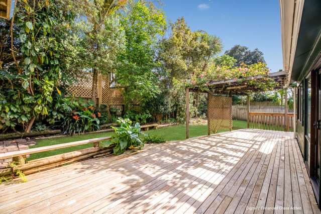 Tranquil Living: Spacious Home with Private Studio