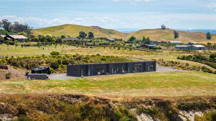 8 Riverview Drive Otane_28