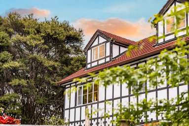 233 Paremoremo Road_4